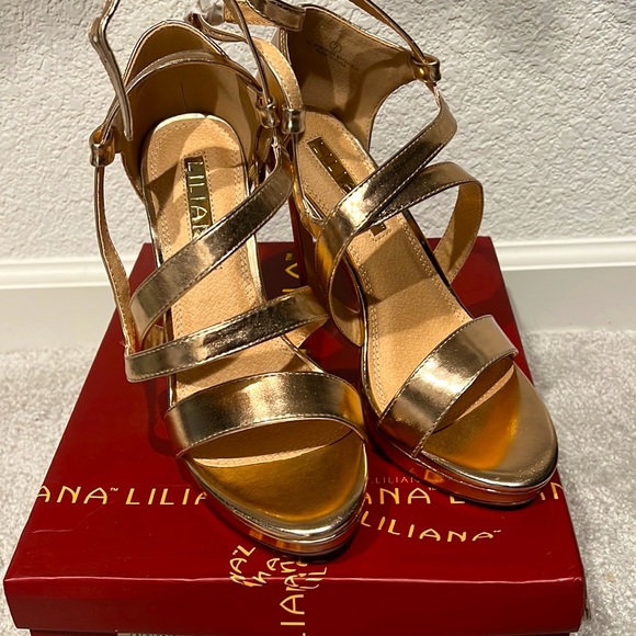 Rose Gold heels, new in box - Picture 2 of 3